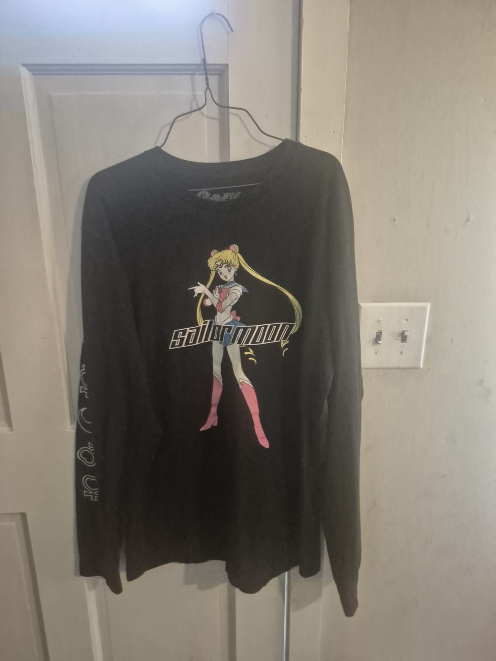 Mens' Black Graphic Long-Sleeve Tee